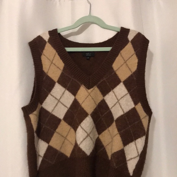 Argyle print V-neck sweater vest, 3 shades of brown, size small to medium - Picture 1 of 3